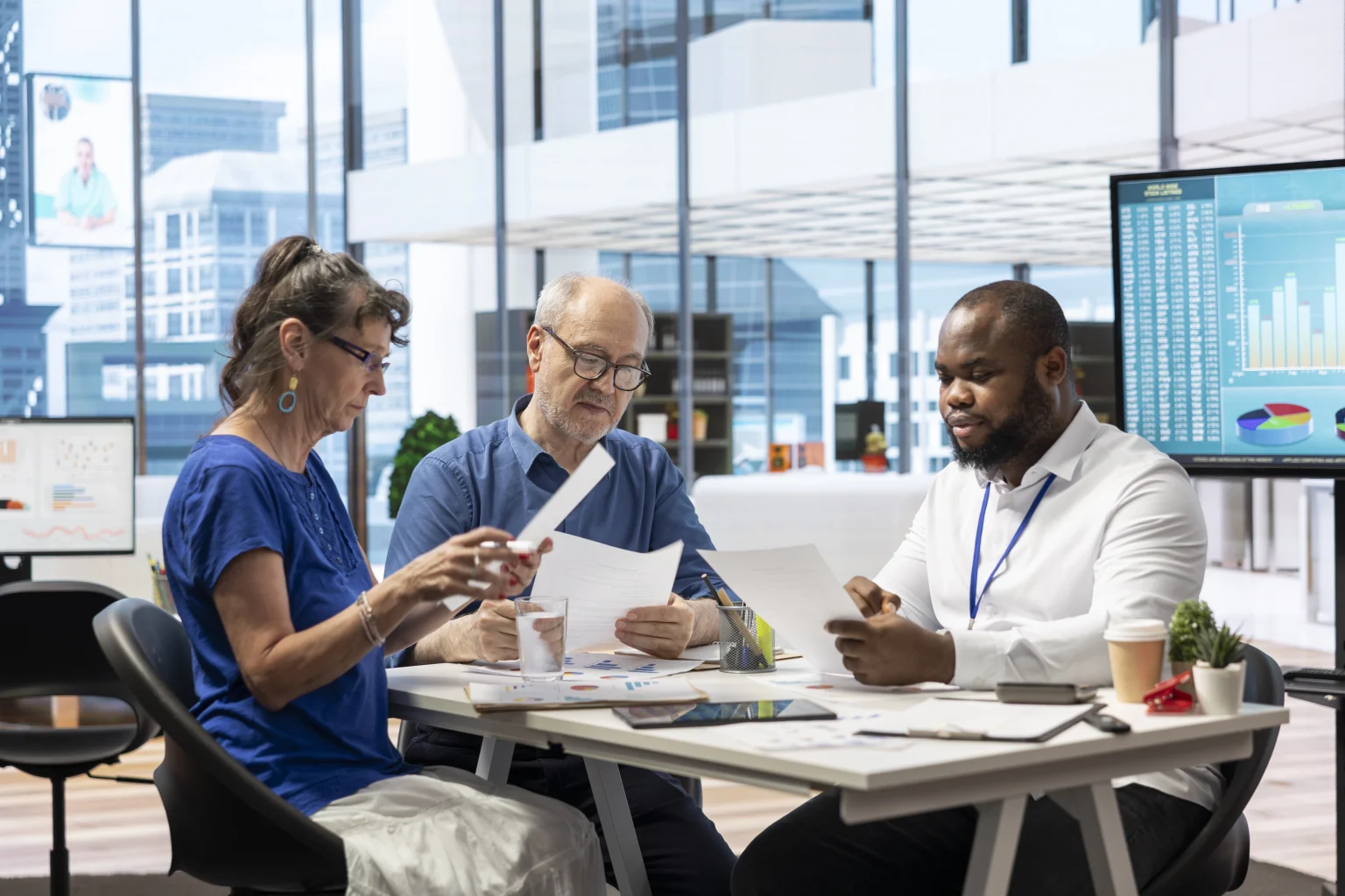 old people asking professional advice from financial expert
